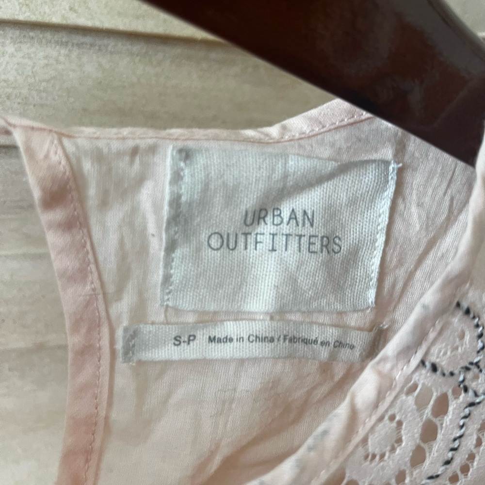 Light pink high neck cropped tank